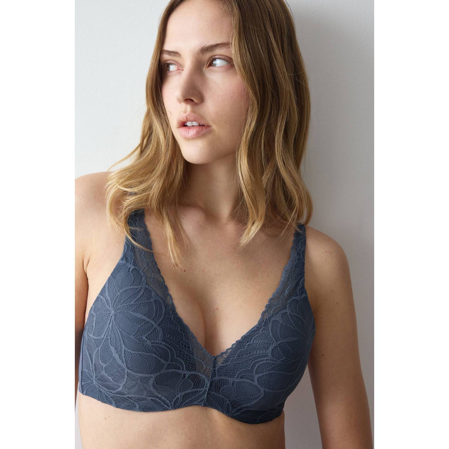 Triumph Body Make-Up Illusion Lace voorgevormde beugel-bh grijsblauw