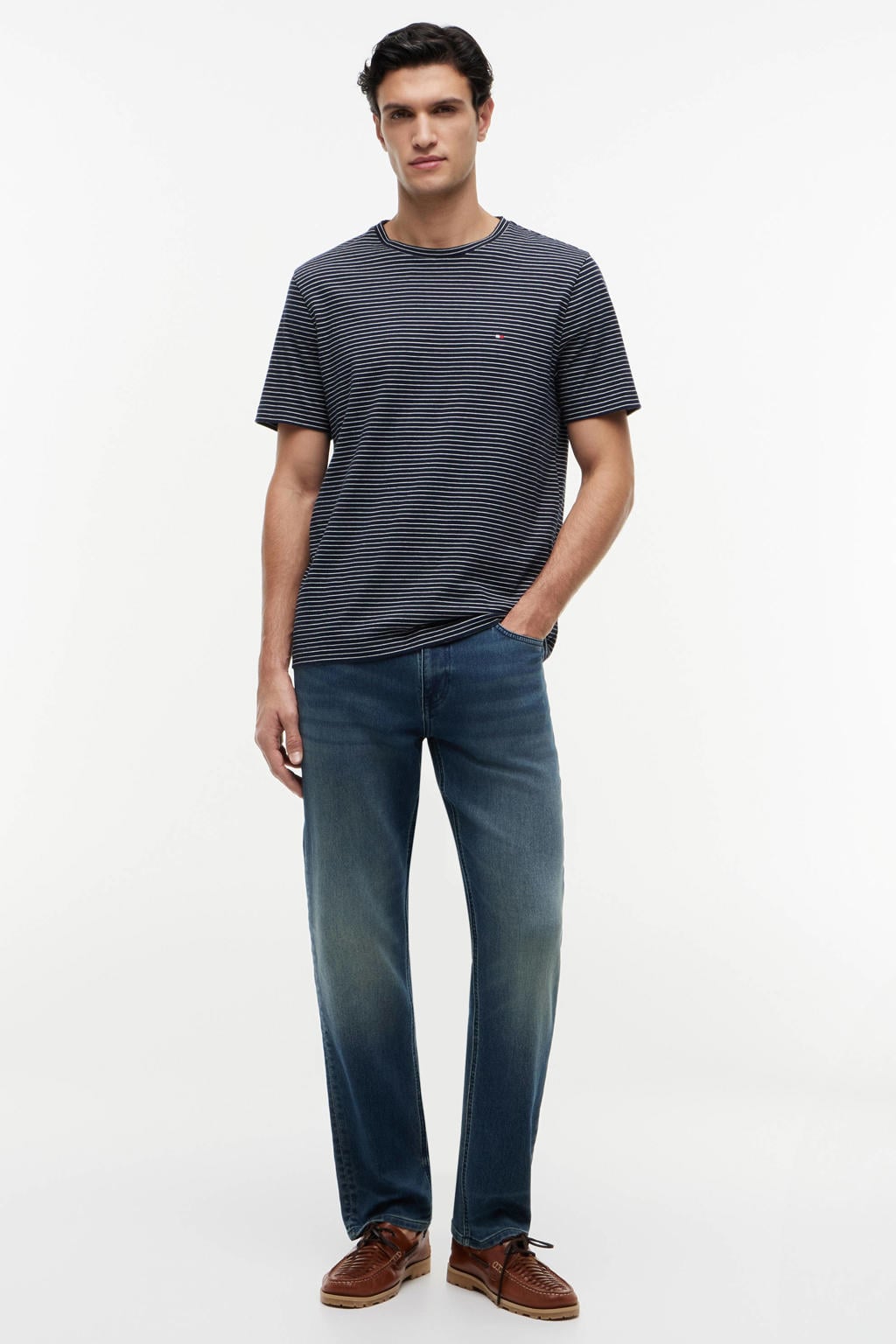 Donkerblauw en ecru heren Tommy Hilfiger regular gestreept T-shirt van katoen met korte mouwen en ronde hals
