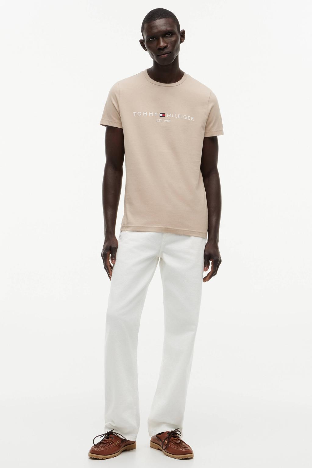 Beige heren Tommy Hilfiger slim T-shirt van katoen met printopdruk, korte mouwen en ronde hals