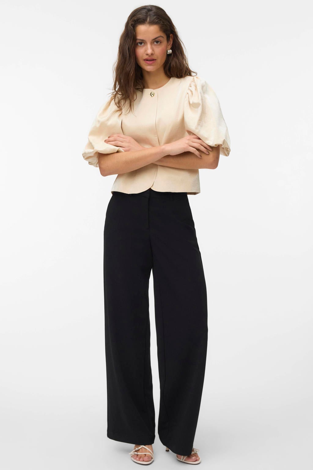 Crème en gouden dames VERO MODA cropped blazer crème van modal met effen, korte mouwen, ronde hals, knoopsluiting en glimmend detail