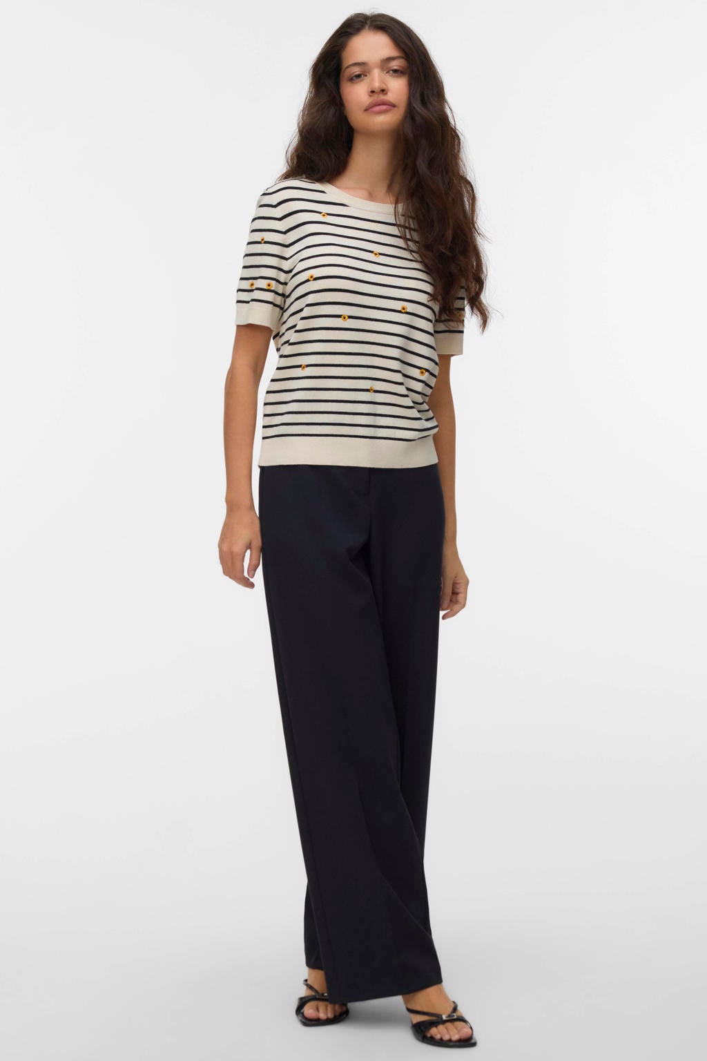 Ecru, zwart en gele dames VERO MODA gestreepte gebloemde top van viscose met korte mouwen, ronde hals en borduursels