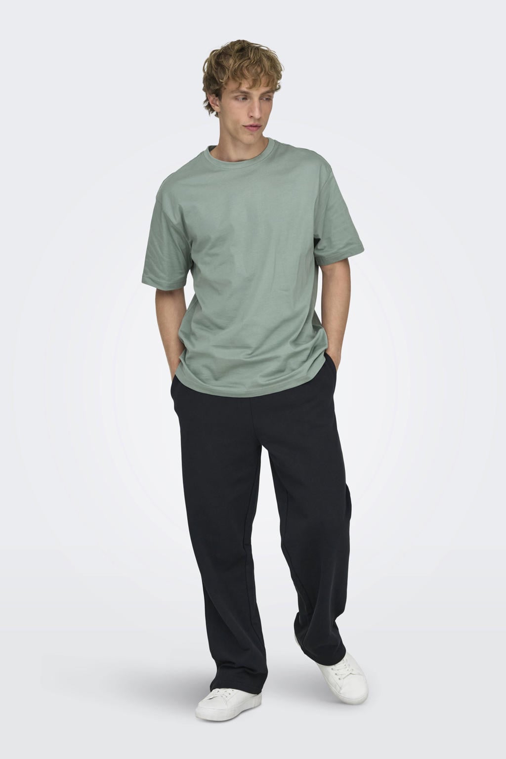 Groene heren ONLY & SONS relaxed T-shirt van katoen met effen, korte mouwen en ronde hals
