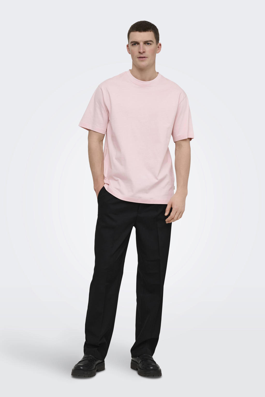 Lichtroze heren ONLY & SONS relaxed T-shirt van katoen met effen, korte mouwen en ronde hals