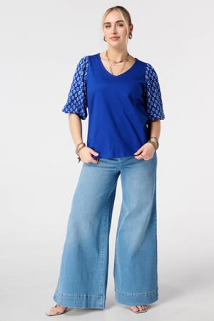 gebloemde top blauw broderie