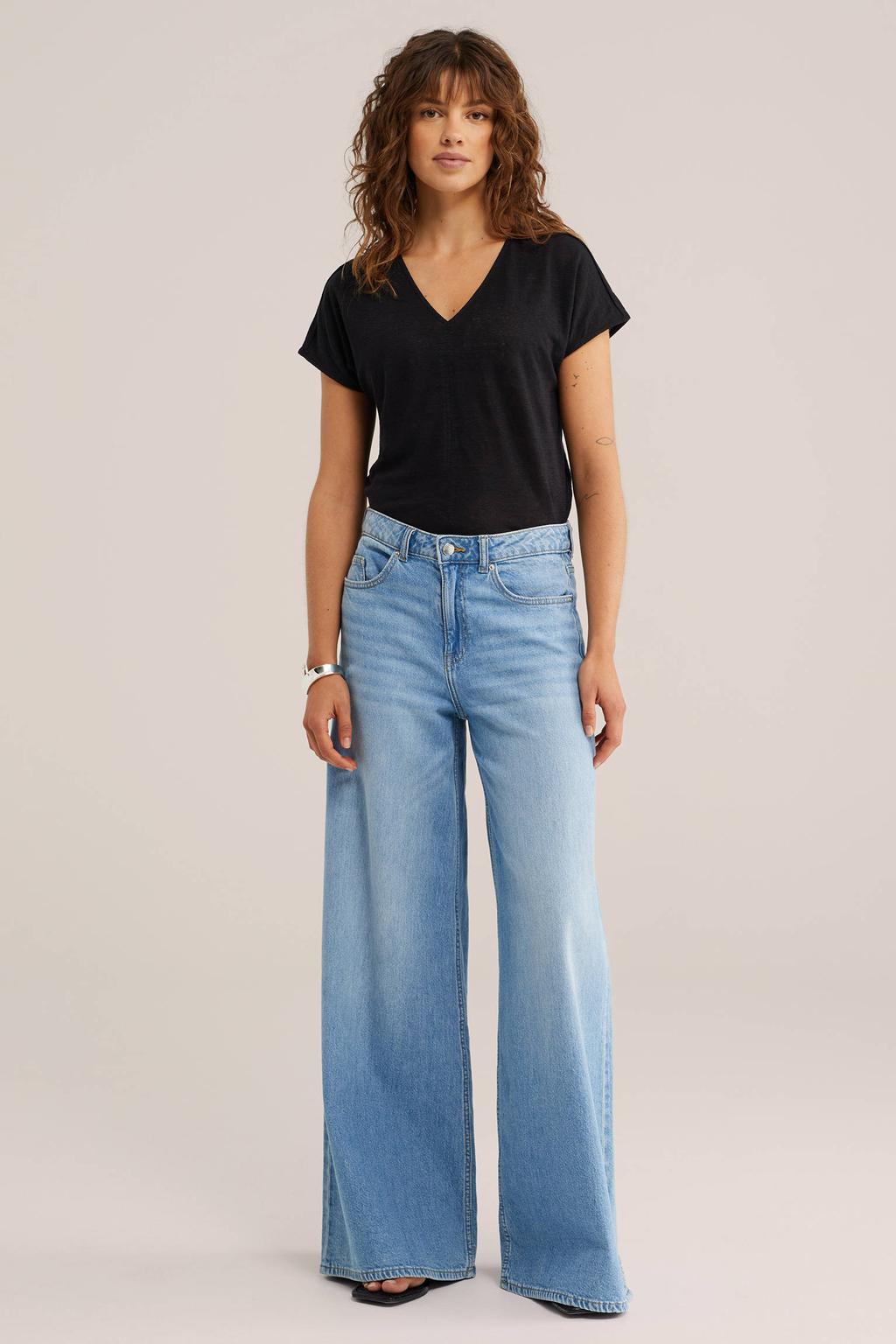 Zwarte dames WE Fashion T-shirt van linnen met effen, korte mouwen en V-hals