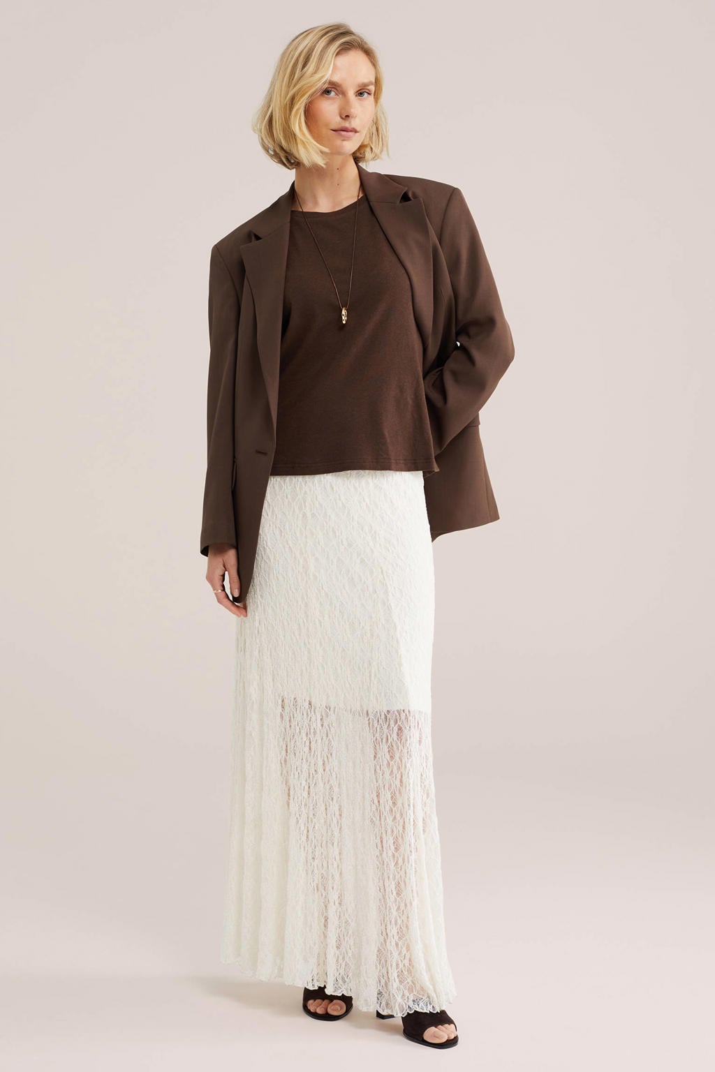 Bruine dames WE Fashion T-shirt van linnen met effen, korte mouwen, ronde hals en studs