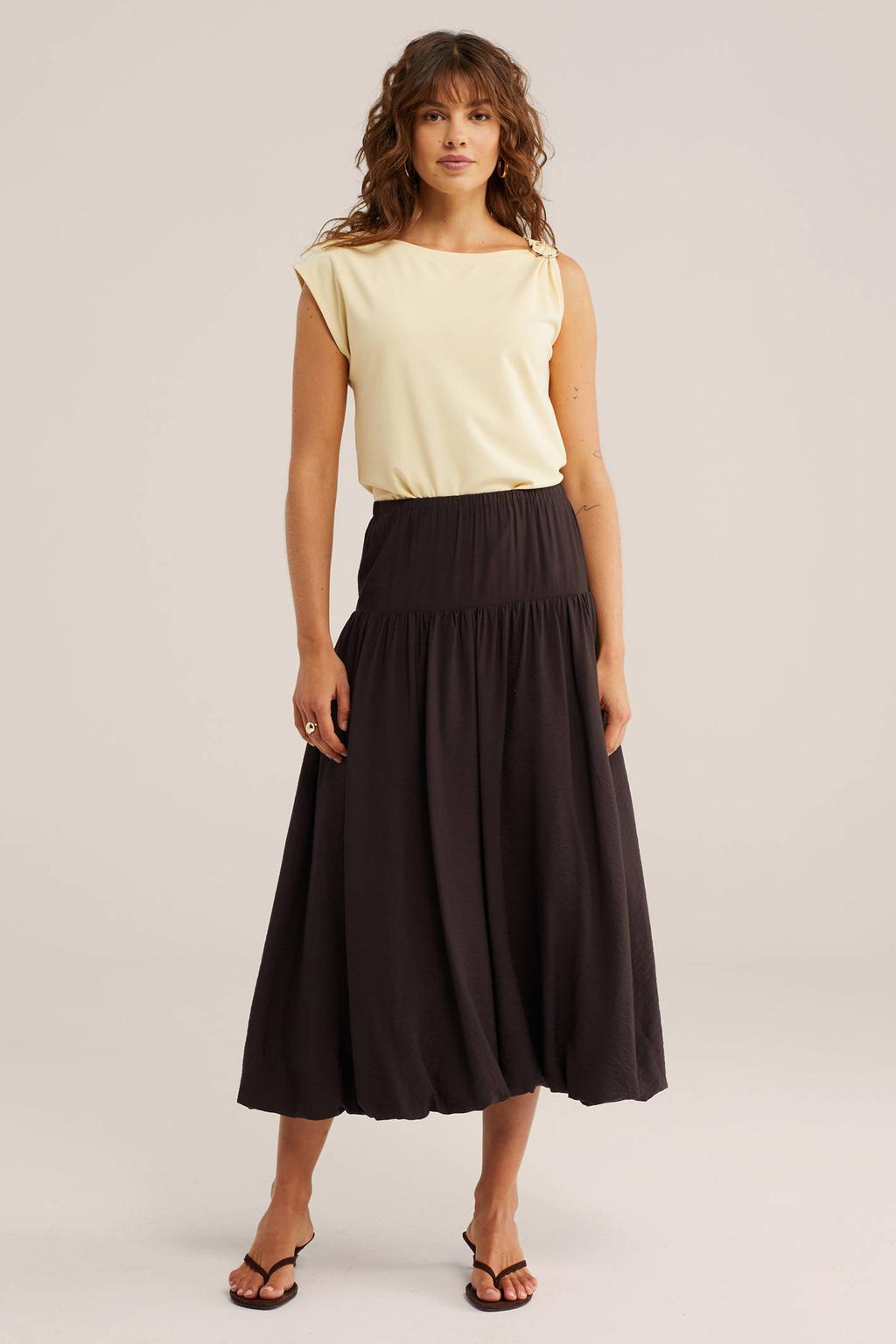 Lichtgele dames WE Fashion top van viscose met effen, ronde hals en siergesp