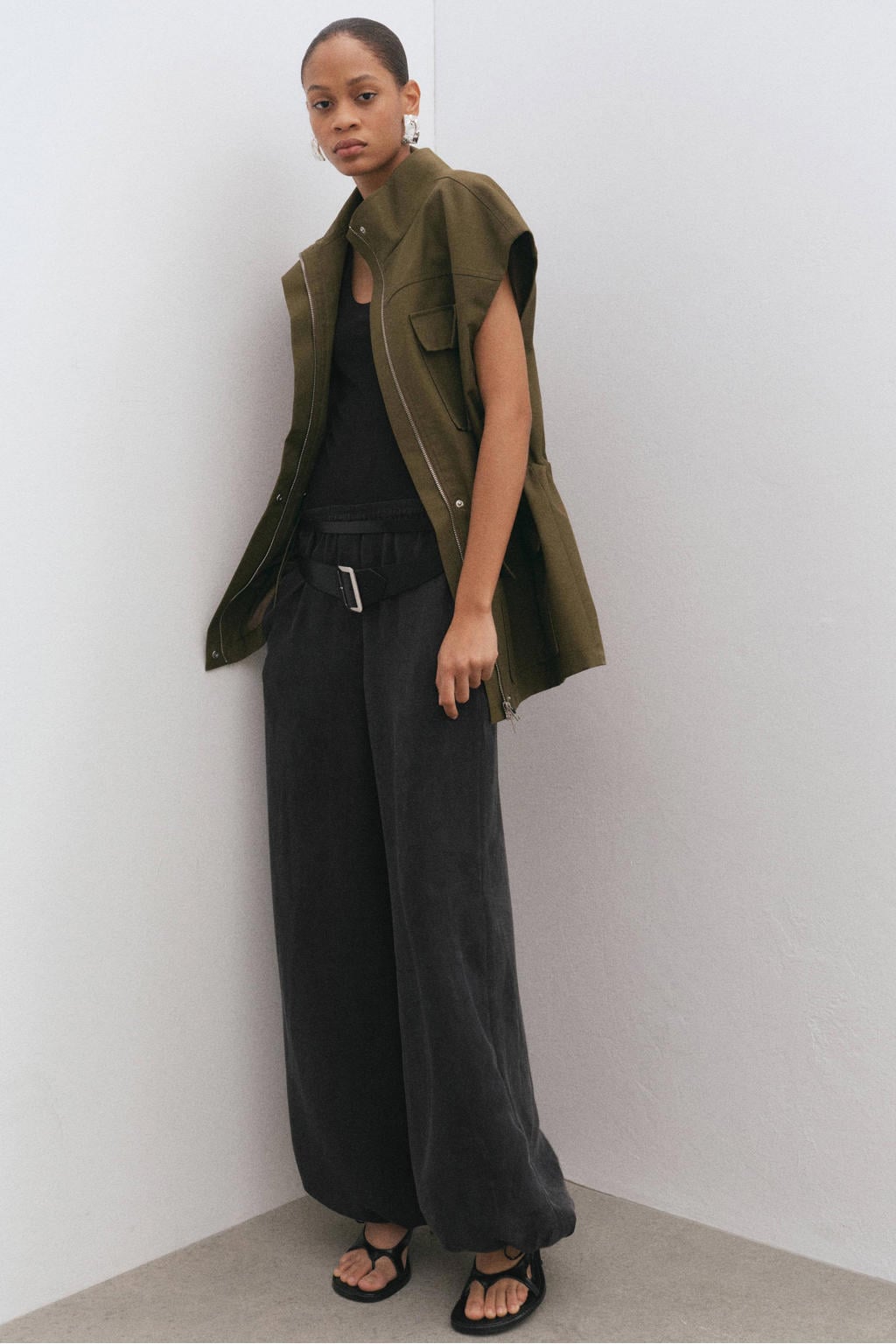 Zwarte dames Mango regular waist balloon broek van polyester met barrel, elastische tailleband en effen