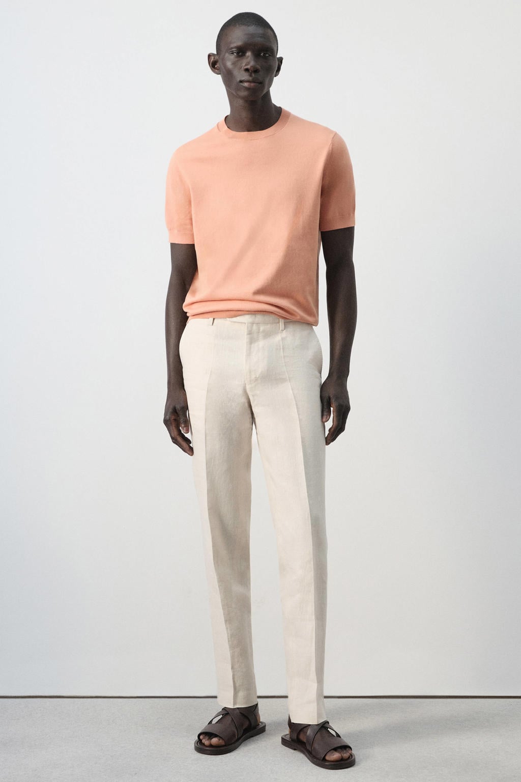 Oranje heren Mango Man regular T-shirt fijn gebreid van katoen met effen, korte mouwen en ronde hals