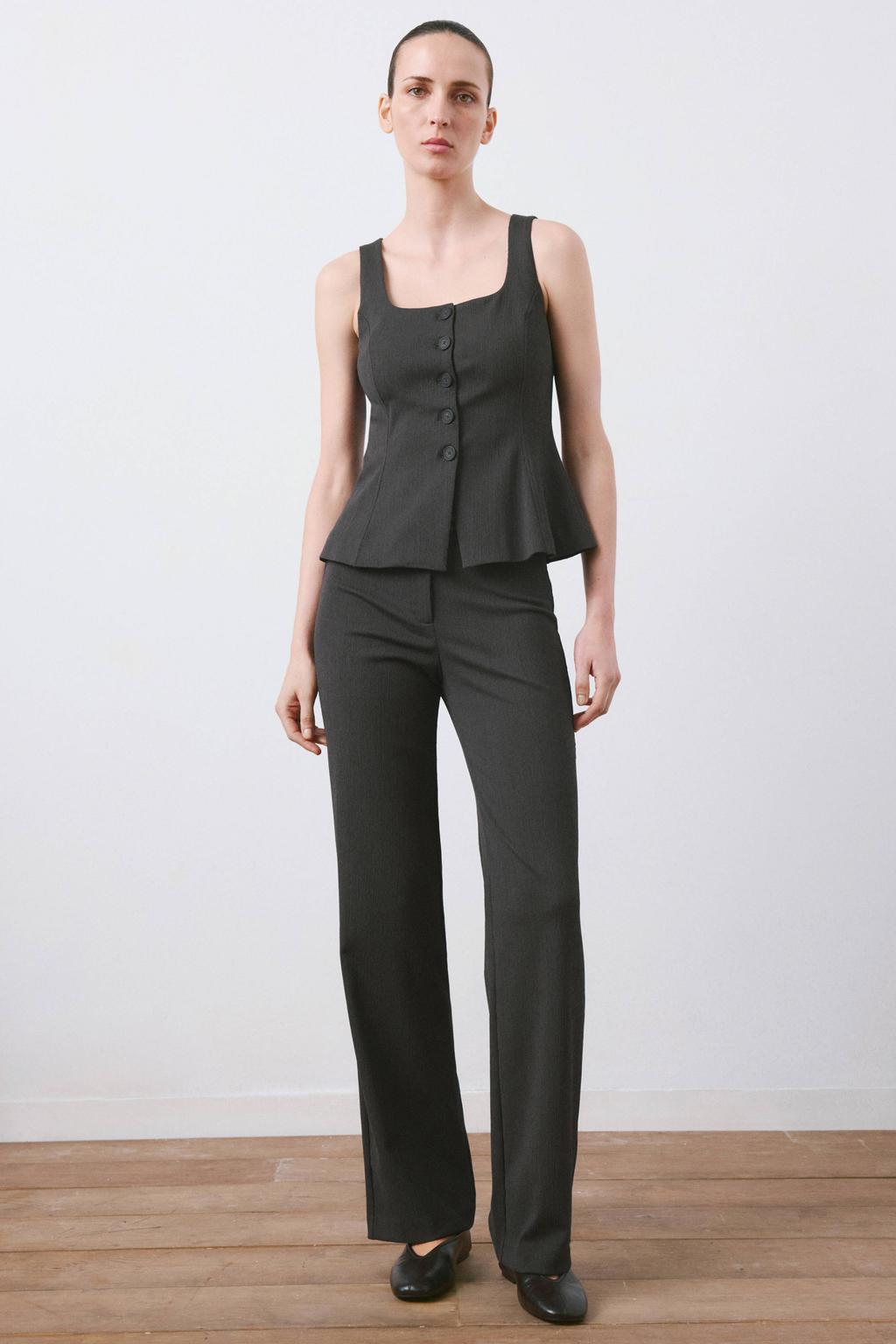 Grijze dames Mango gilet van polyester met effen, vierkante hals, knoopsluiting en peplum