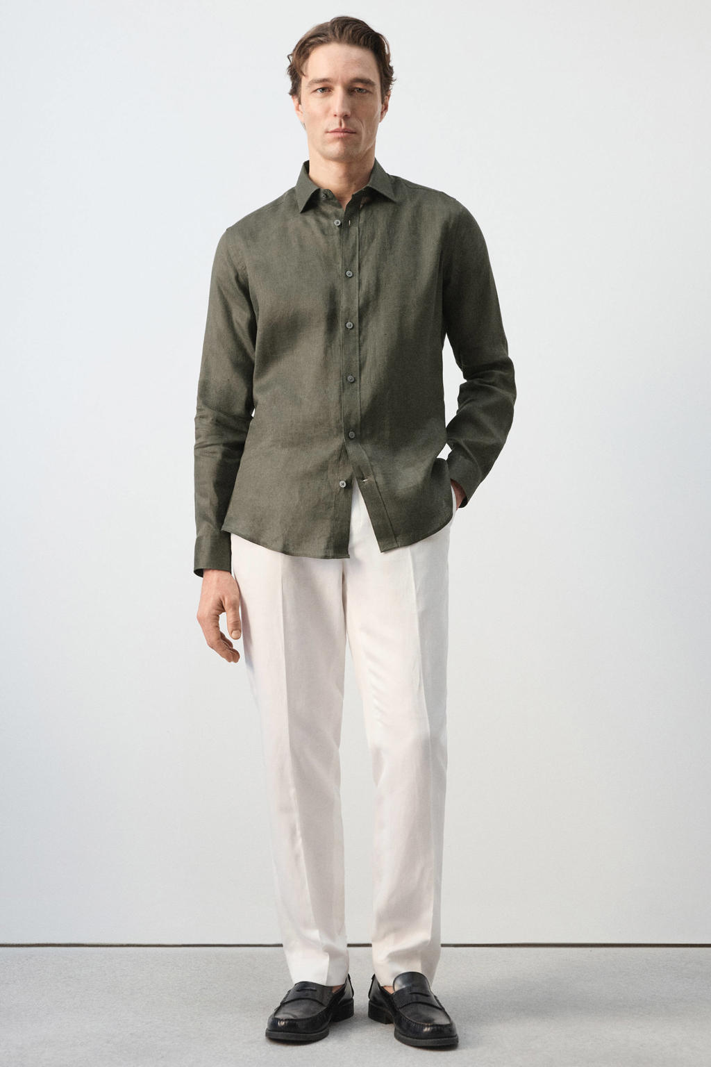 Donkergroene heren Mango Man regular casual overhemd van linnen met effen, lange mouwen, klassieke kraag en knoopsluiting