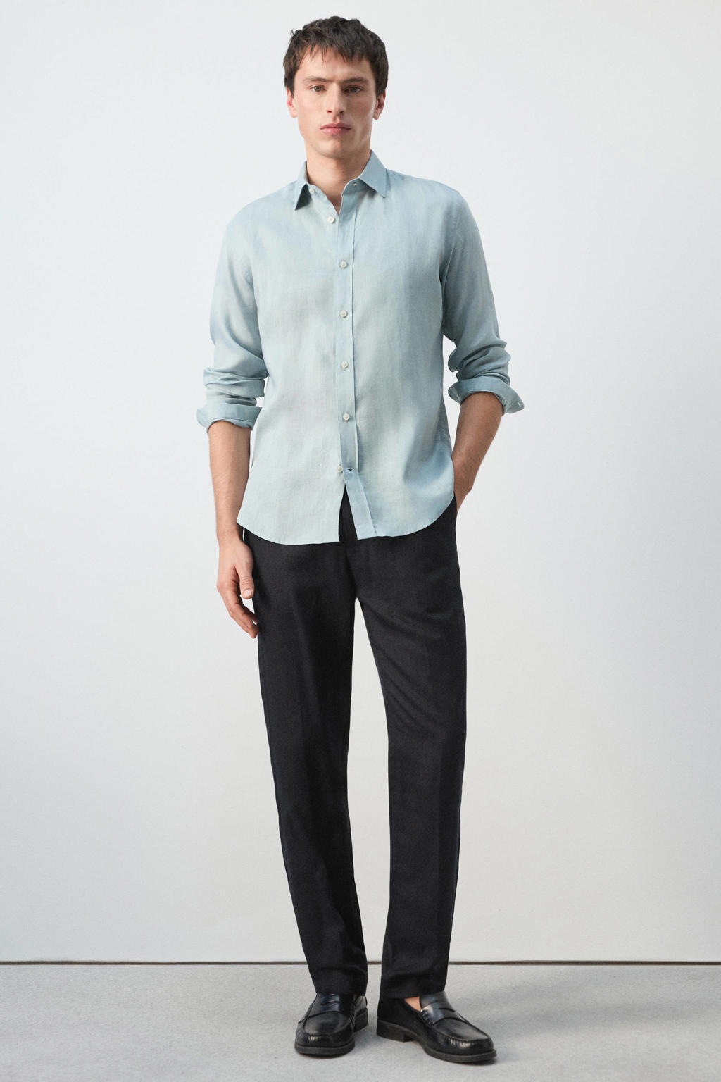 Lichtblauwe heren Mango Man regular casual overhemd van linnen met effen, lange mouwen, klassieke kraag en knoopsluiting
