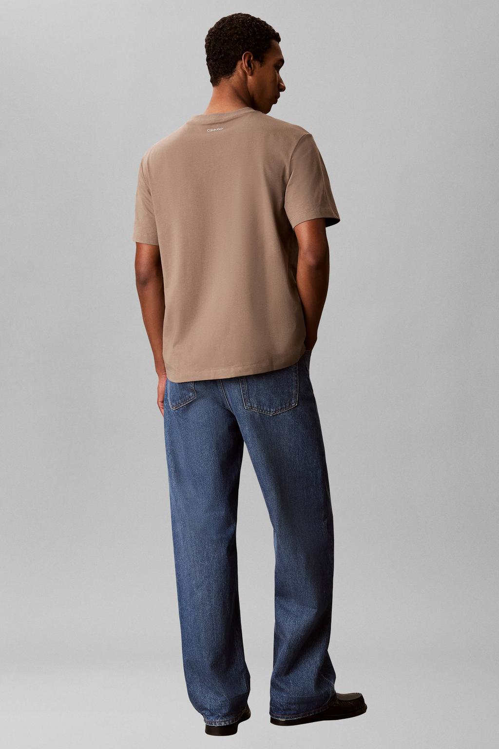 Lichtbruine heren CALVIN KLEIN JEANS relaxed fit T-shirt van katoen met korte mouwen en ronde hals