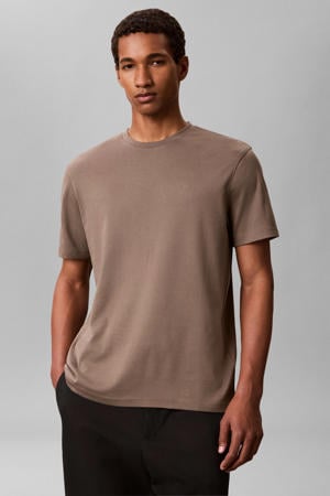 regular T-shirt bruin