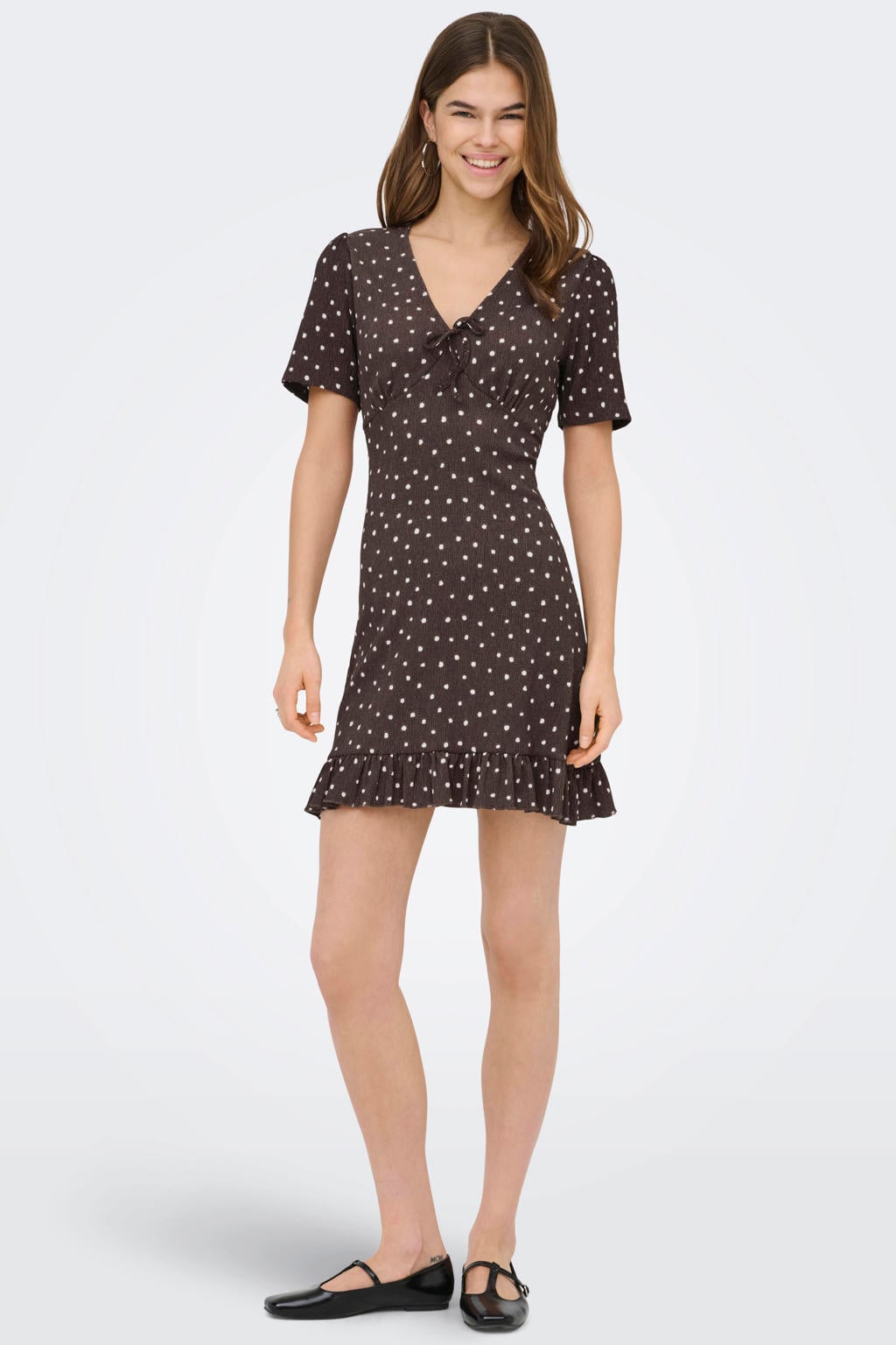 Bruin en ecru dames ONLY zomerjurk van polyester met stippenprint, korte mouwen en V-hals