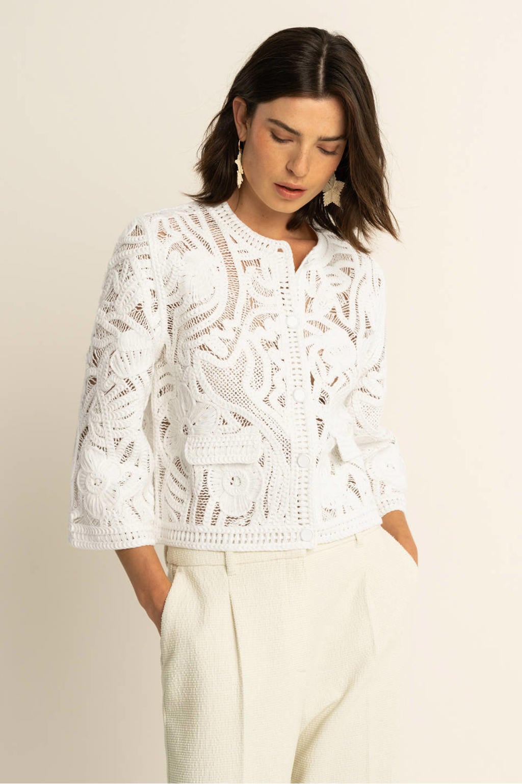 Ecru dames Expresso kanten gebreid vest met effen, ronde hals en knoopsluiting