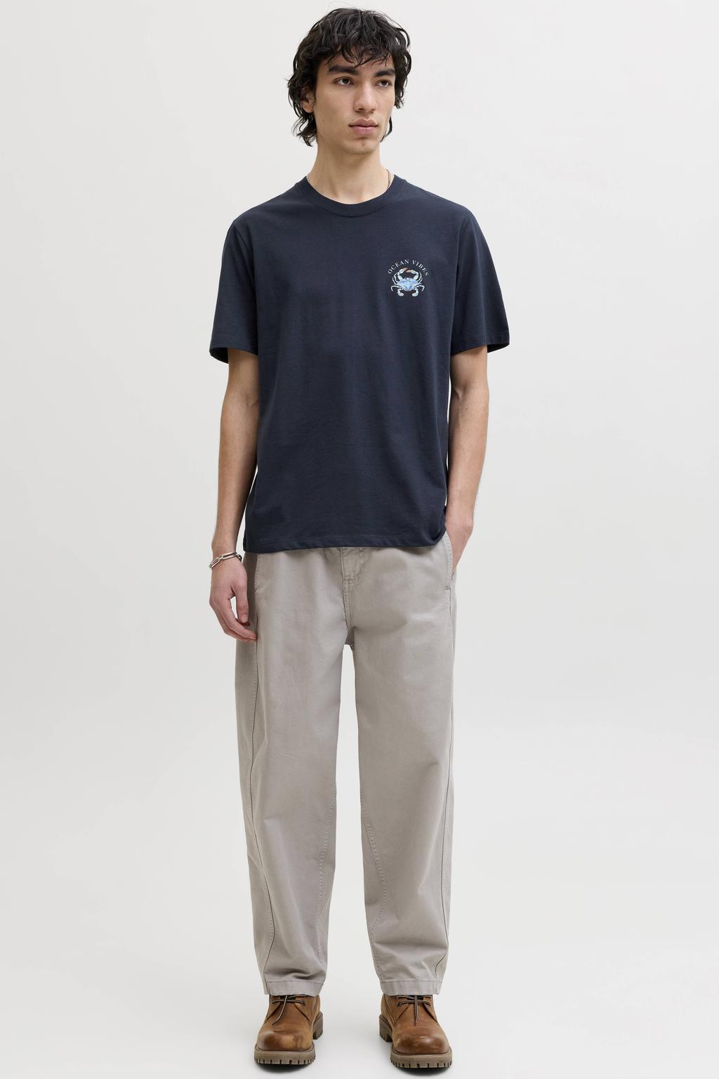Donkerblauwe heren JACK & JONES ORIGINALS relaxed T-shirt van katoen met backprint, korte mouwen en ronde hals