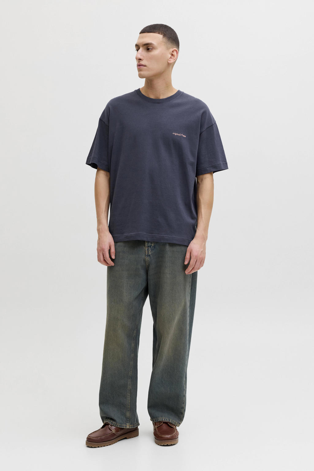 Donkerblauwe heren JACK & JONES ORIGINALS relaxed T-shirt van katoen met backprint, korte mouwen en ronde hals