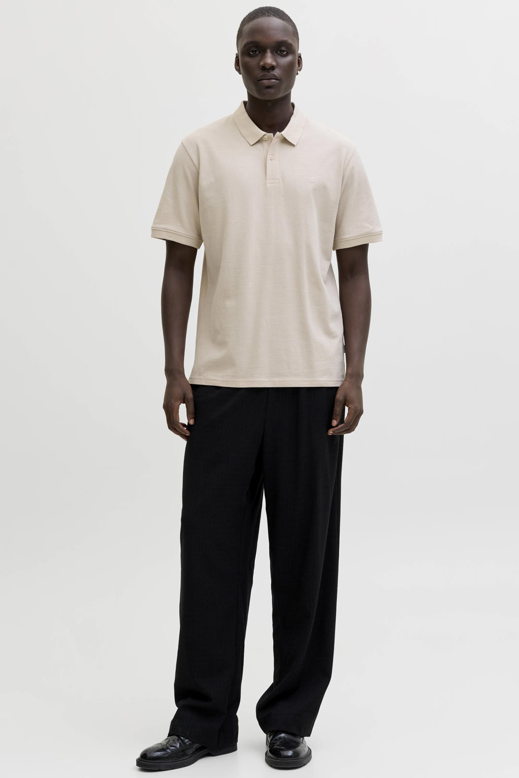 Beige heren JACK & JONES ESSENTIALS slim polo van katoen met effen, korte mouwen en borduursels