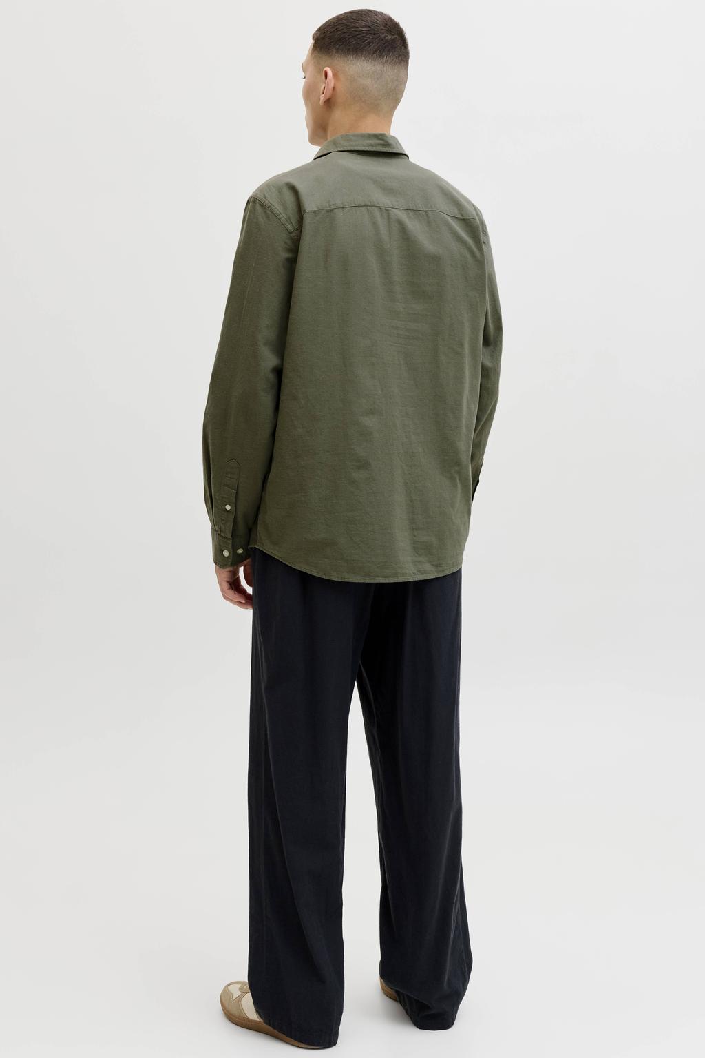 Olijfgroene heren JACK & JONES ESSENTIALS regular casual overhemd van linnen met effen, lange mouwen, klassieke kraag en knoopsluiting