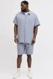 thumbnail: Lichtblauwe heren JACK & JONES PLUS SIZE regular casual overhemd van katoen met effen, korte mouwen, klassieke kraag, knoopsluiting en seersucker