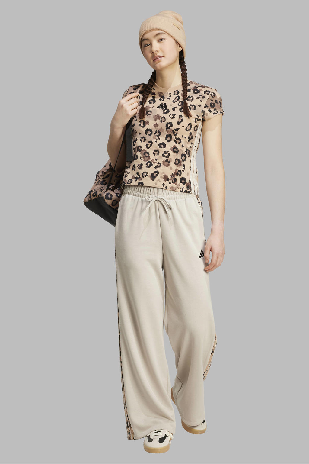 Beige en bruine dames adidas Sportswear T-shirt van katoen met dierenprint, korte mouwen en ronde hals