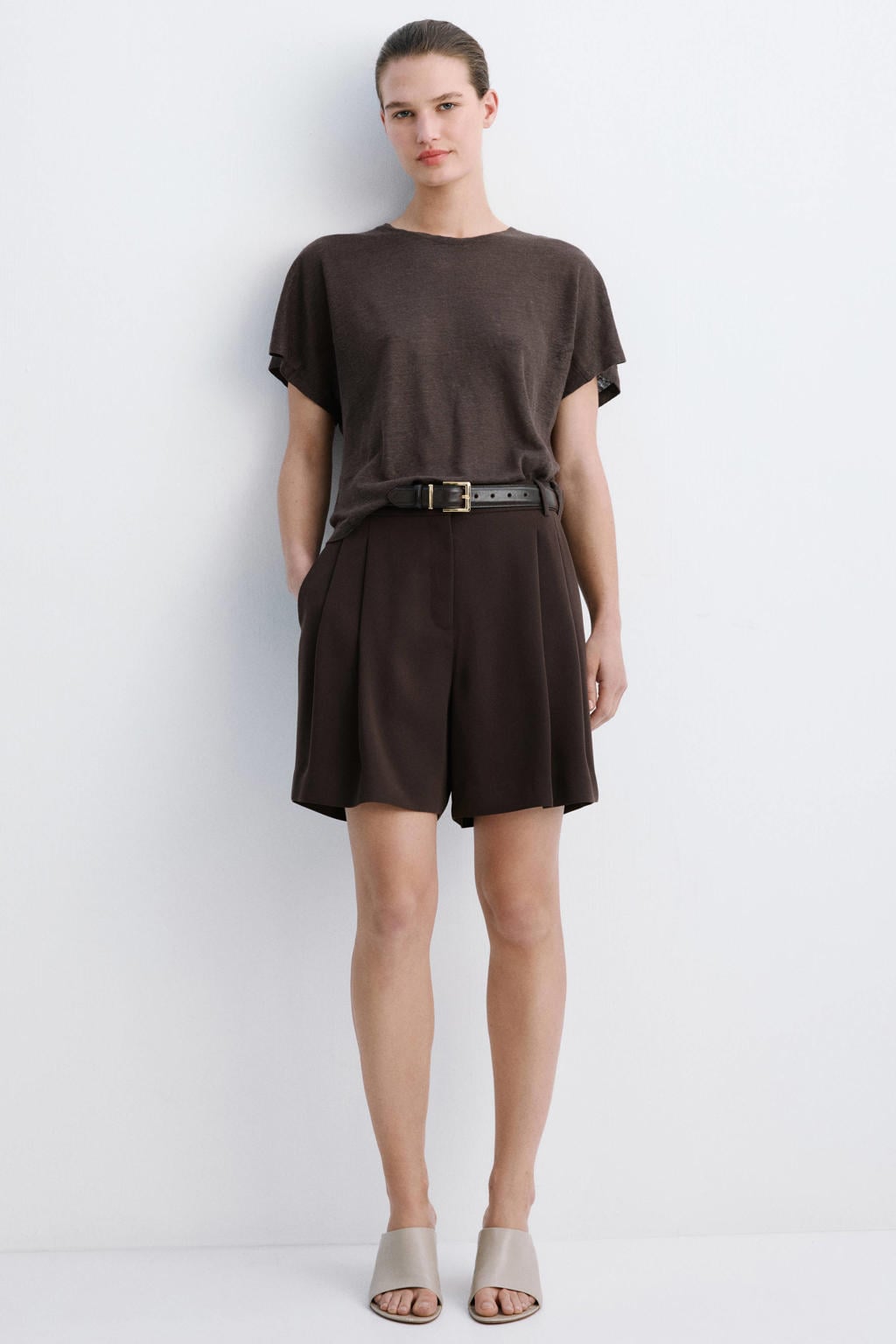 Bruine dames Mango T-shirt van linnen met effen, korte mouwen en ronde hals