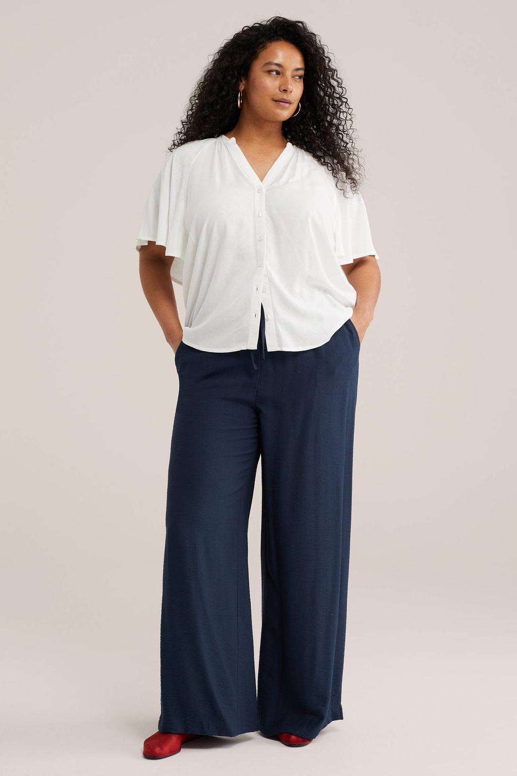 Witte dames WE Fashion Curve blouse van viscose met effen, korte mouwen, V-hals en knoopsluiting