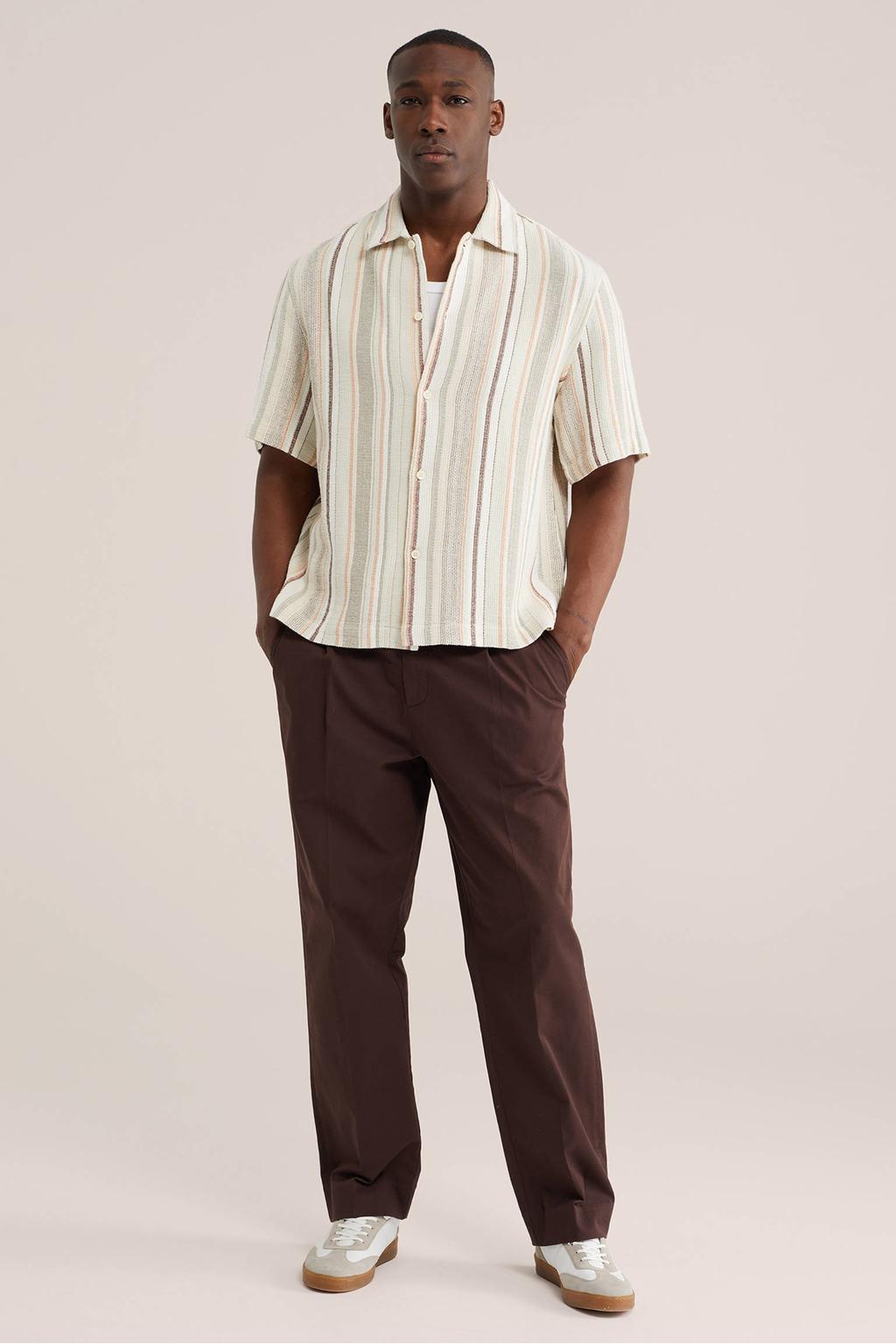 Beige heren WE Fashion relaxed gestreept casual overhemd van katoen met korte mouwen, klassieke kraag en knoopsluiting