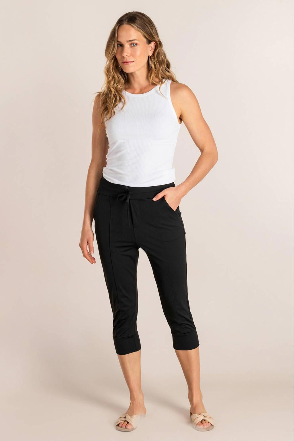 Zwarte dames Ivy Beau cropped broek travelstof met slim fit, regular waist, elastische tailleband en effen