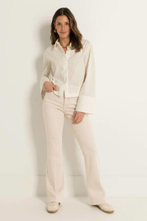 flared jeans beige