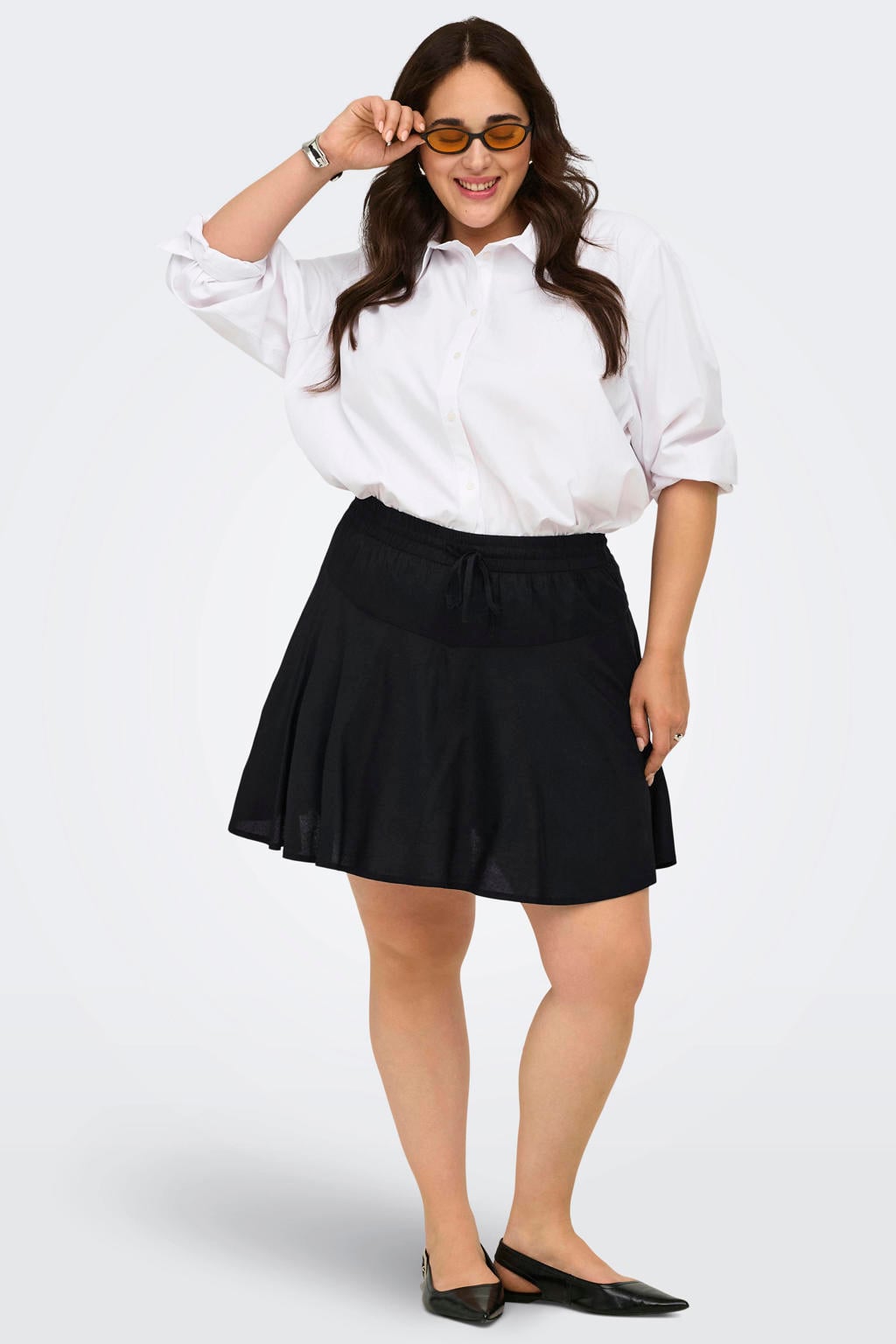 Zwarte dames ONLY CARMAKOMA regular waist casual short van viscose met loose fit, elastische tailleband en effen
