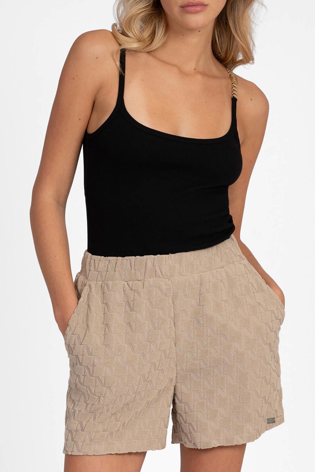 Beige dames NIKKIE high waist casual short van polyester met loose fit, elastische tailleband en effen