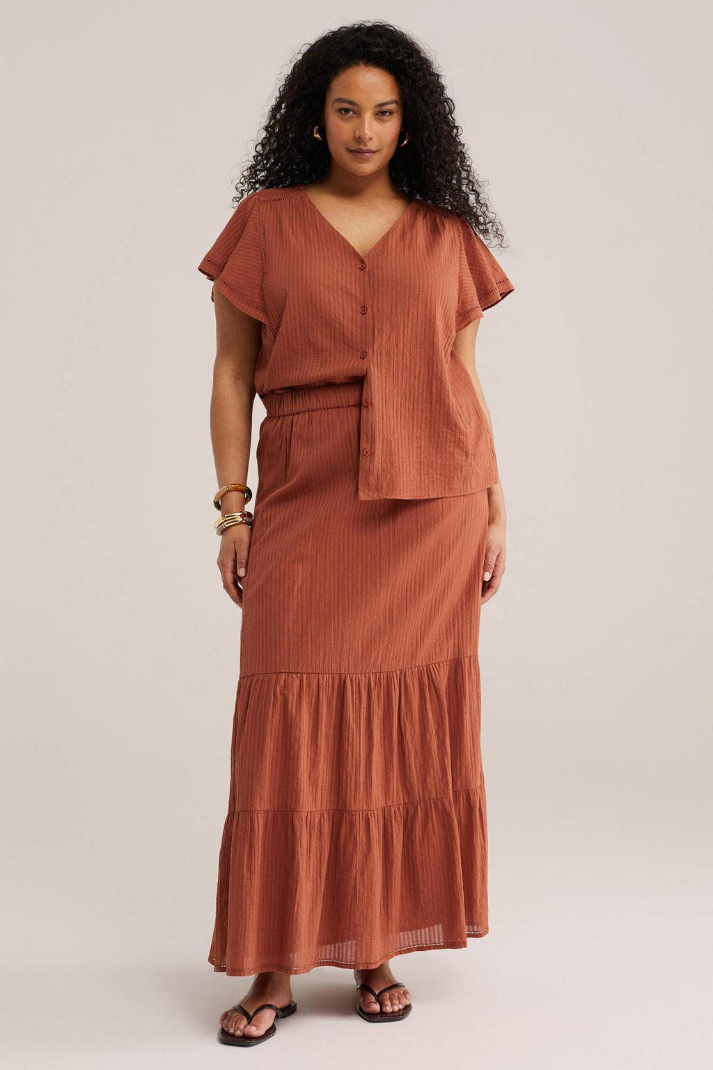 Terracottakleurige dames WE Fashion Curve blouse van katoen met strepenprint, V-hals en knoopsluiting