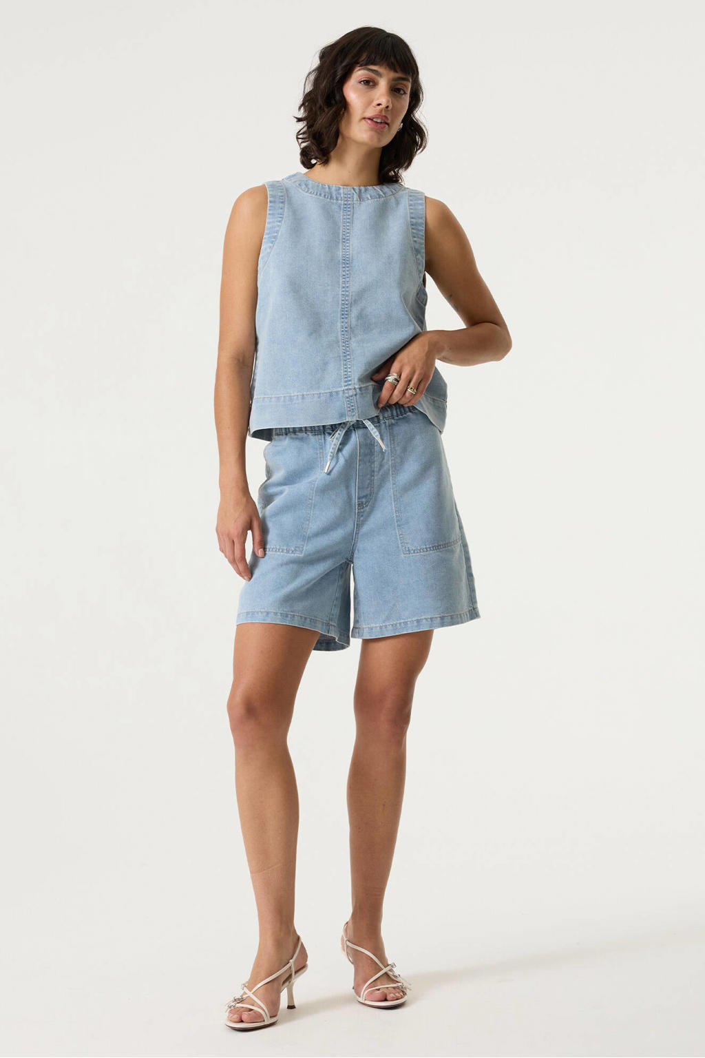 Light blue denim dames Garcia regular waist short van denim met elastische tailleband met koord en effen