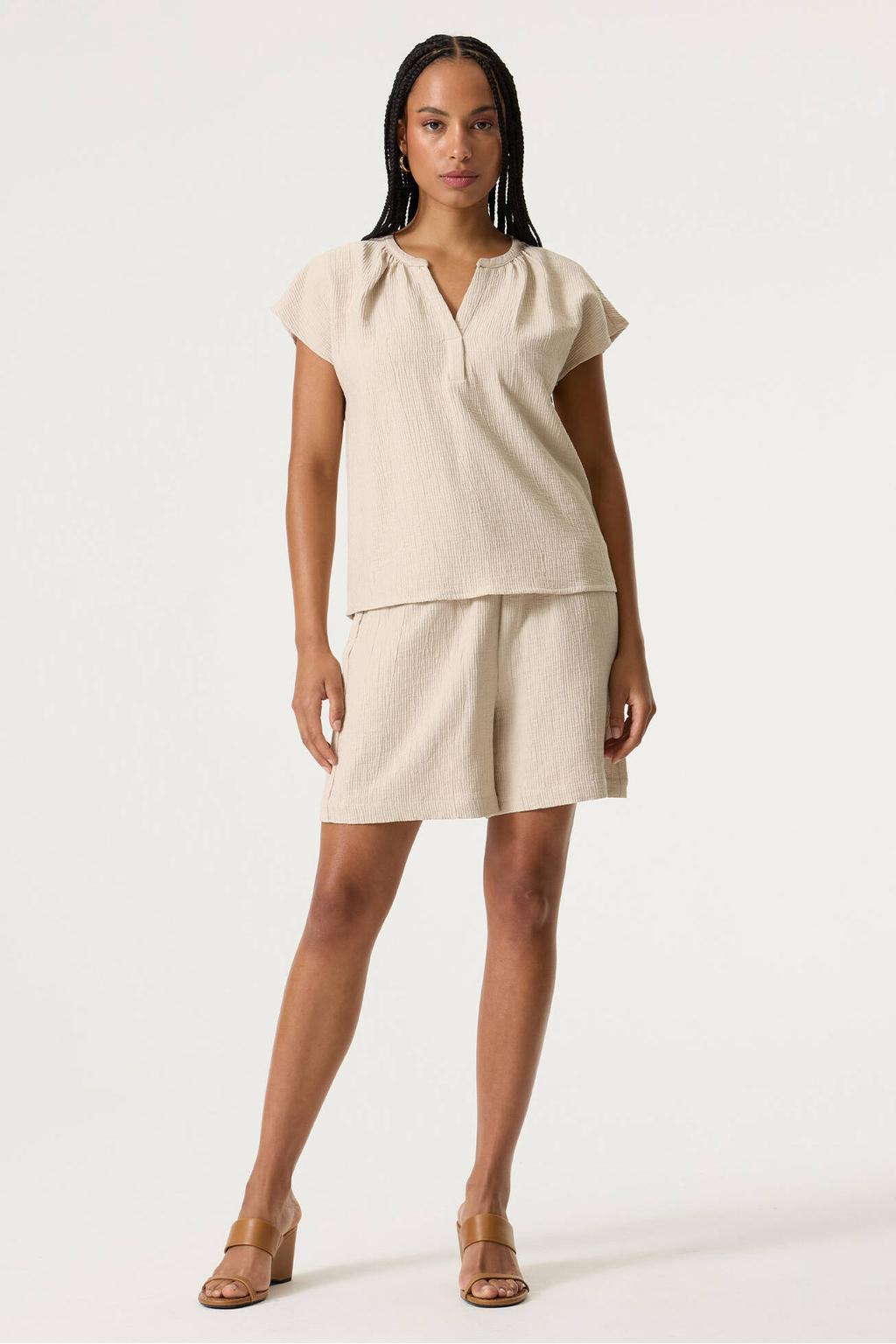 Zandkleurige dames Garcia loose fit short van viscose met regular waist, elastische tailleband en effen