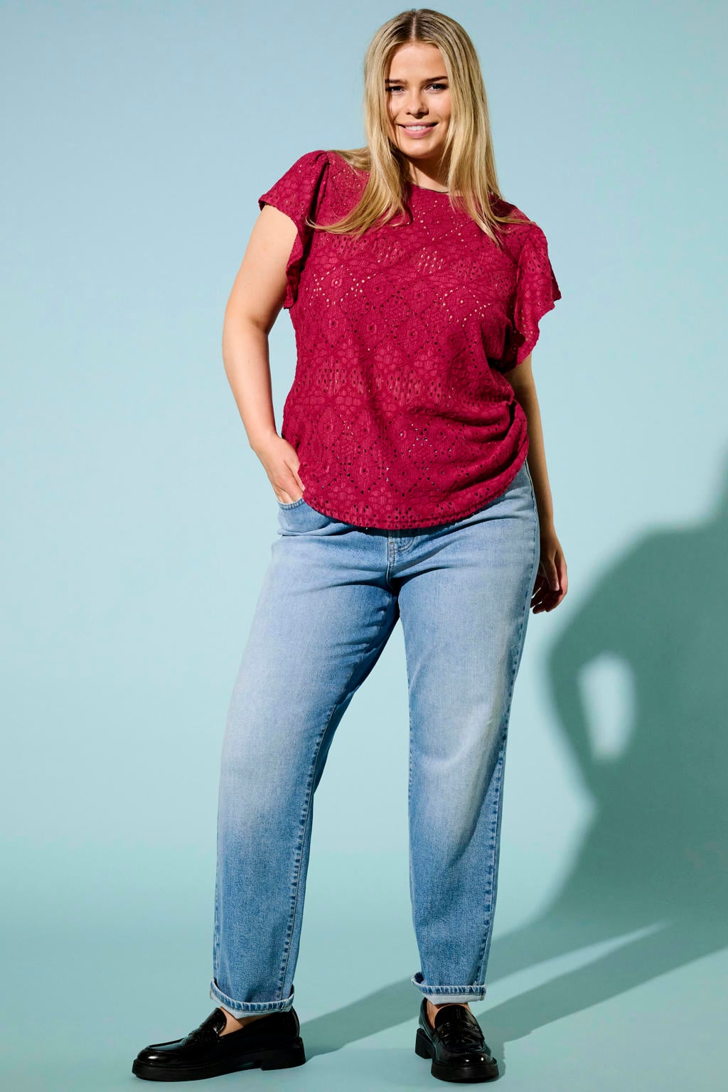 Light blue denim dames ONLY CARMAKOMA Cartokyo Hw Straight Jeans Dnm Nov high waist straight leg jeans met rits- en knoopsluiting en effen