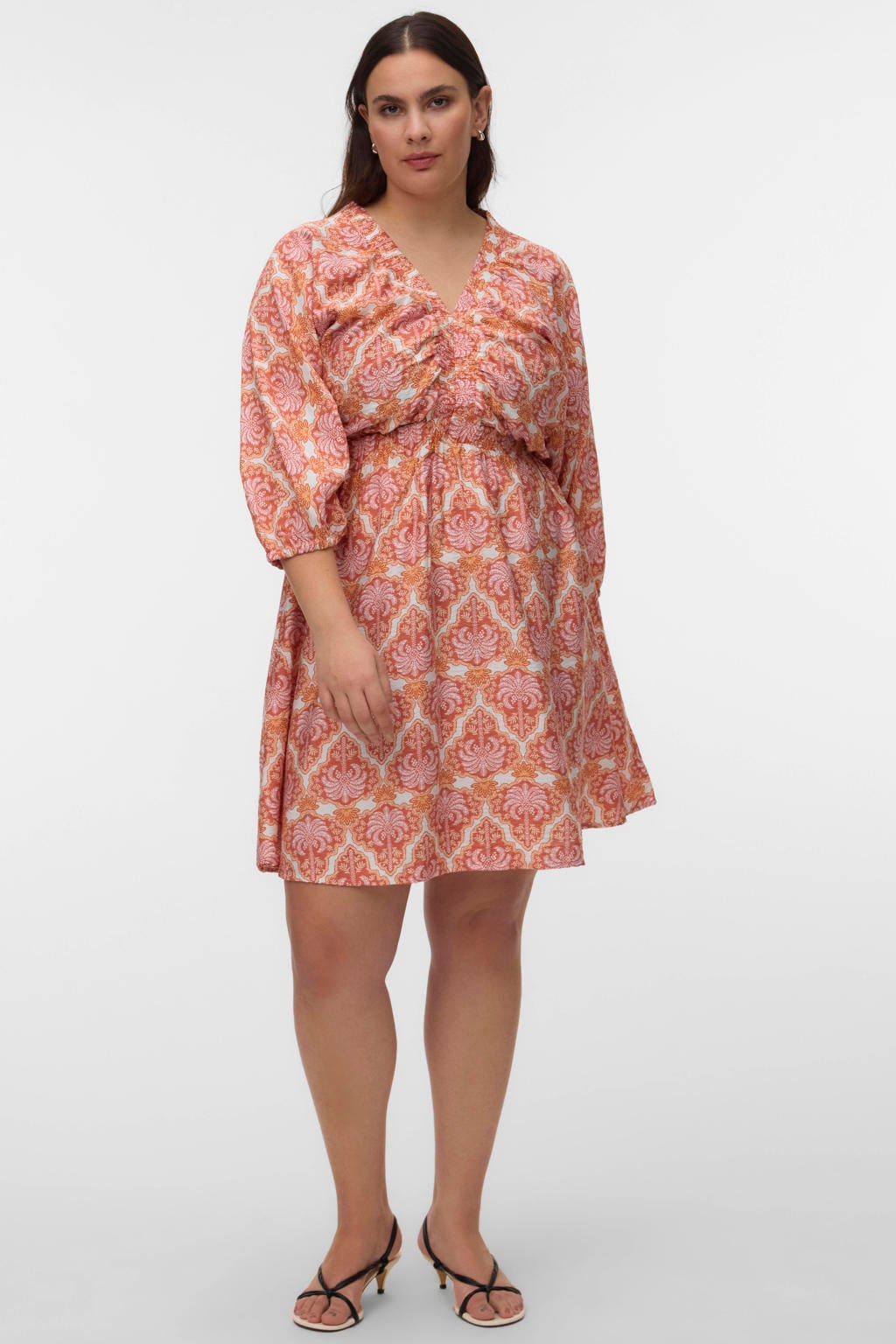 Oranje, lichtroze en witte dames VERO MODA CURVE mini jurk van viscose met half lange mouwen, V-hals en elastische tailleband