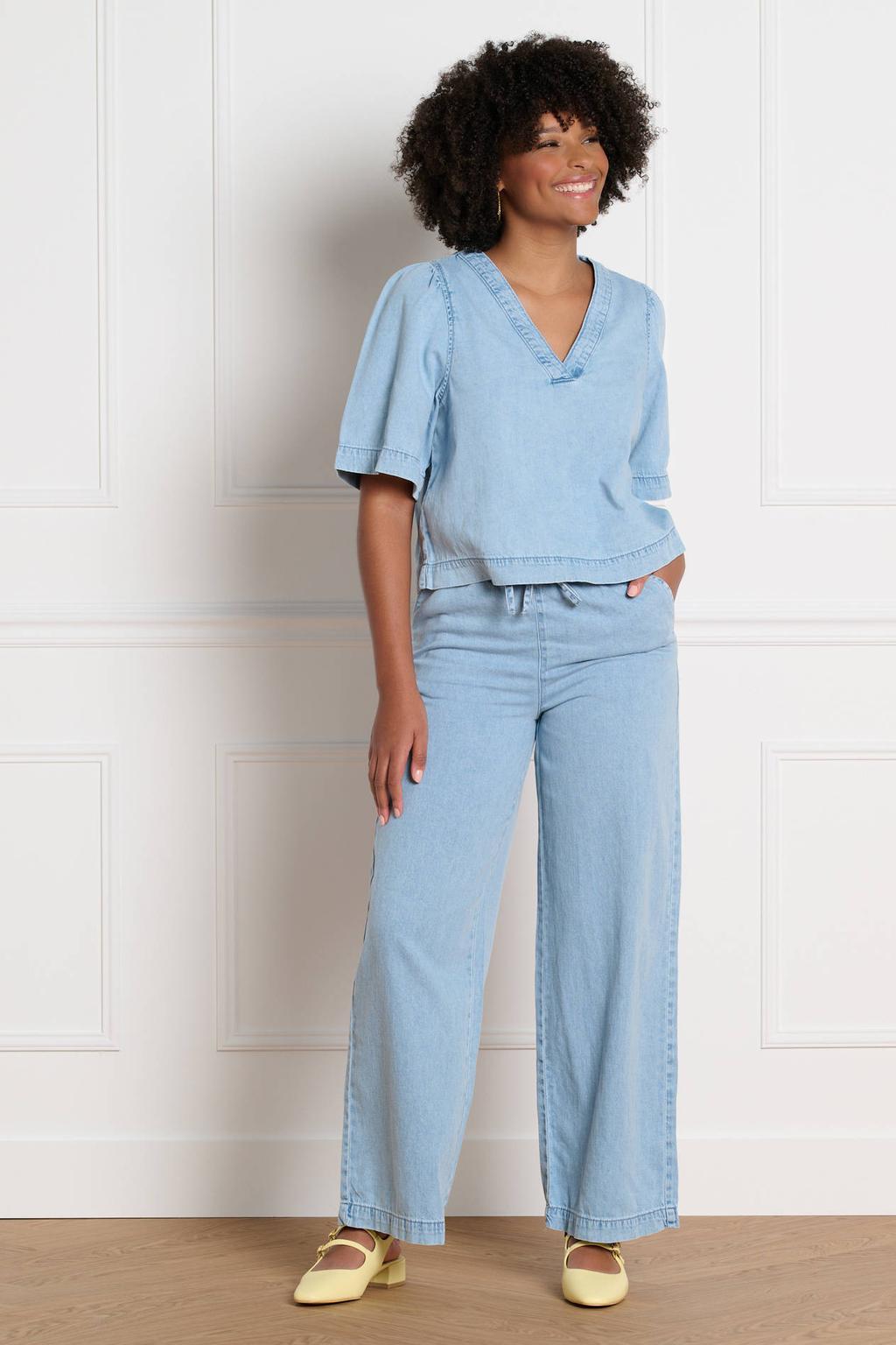 Light blue denim dames LOLALIZA top van denim met effen, driekwart mouwen en V-hals