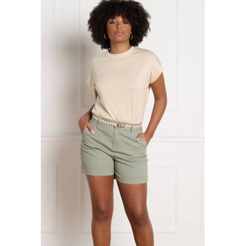 LOLALIZA slim regular waist chino short lichtkaki afbeelding