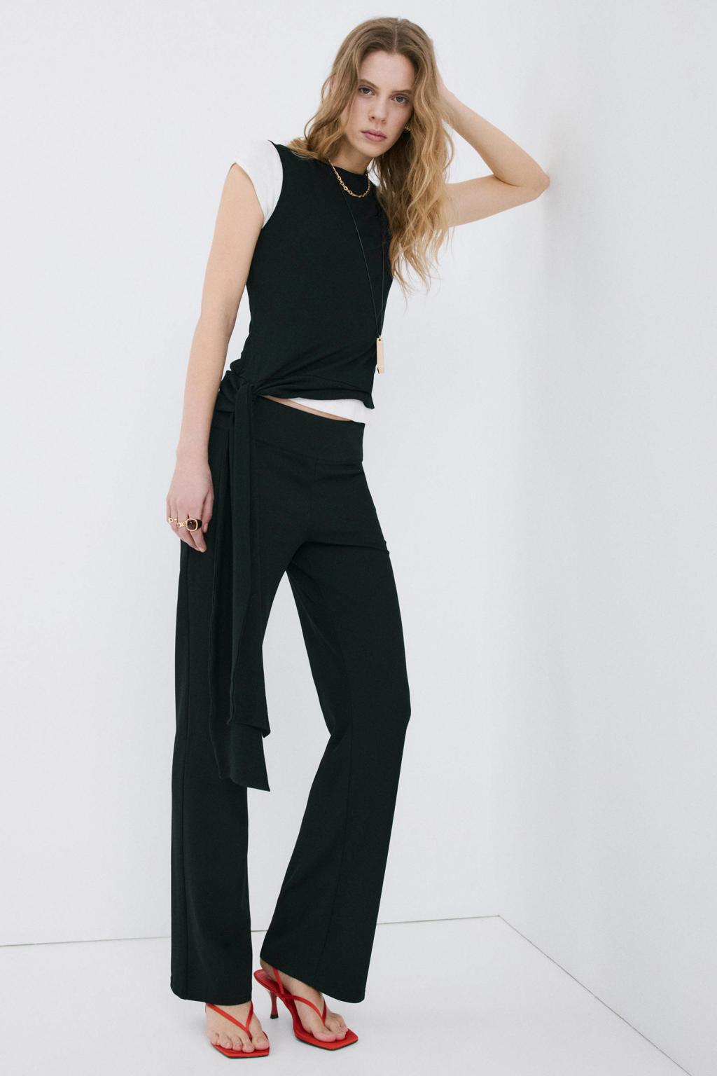 Zwarte dames Mango flared regular waist casual broek van polyester met ritssluiting en effen