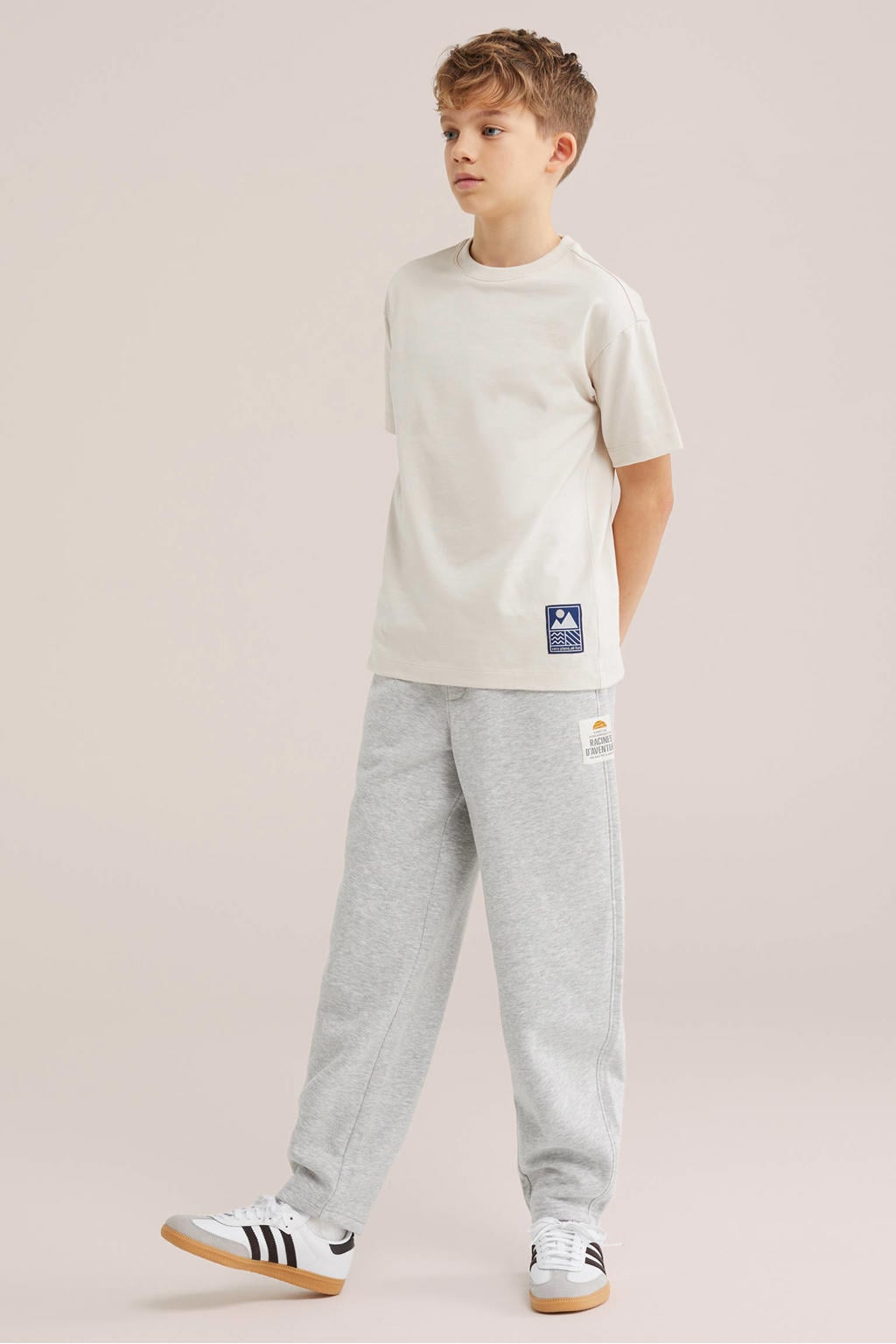 Lichtgrijze jongens WE Fashion wide leg casual broek van sweat materiaal met elastische tailleband met koord en effen