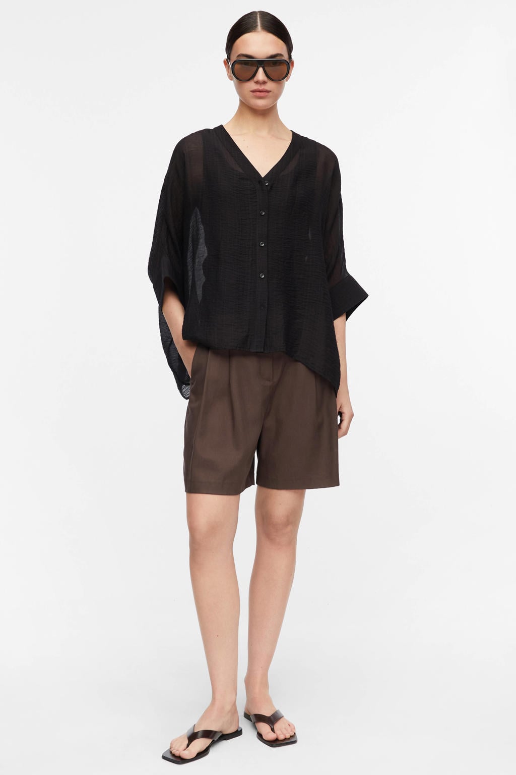 Zwarte dames comma blouse van viscose met effen, driekwart mouwen, klassieke kraag en knoopsluiting