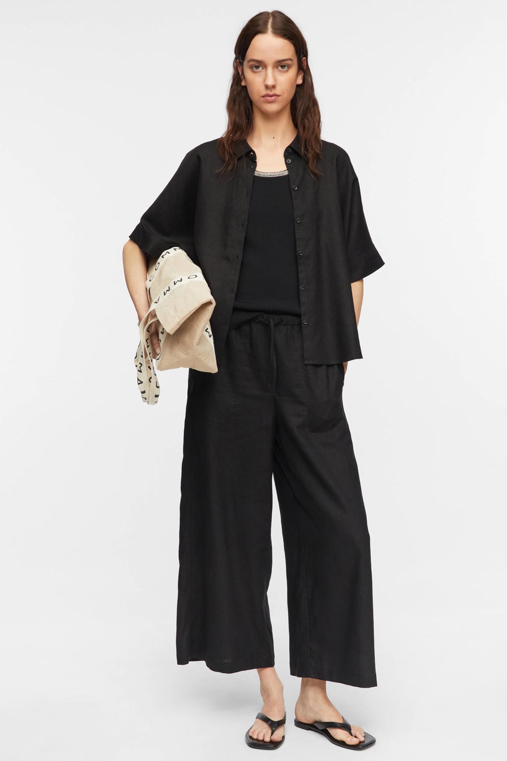 Zwarte dames comma blouse van linnen met effen, korte mouwen, klassieke kraag en knoopsluiting