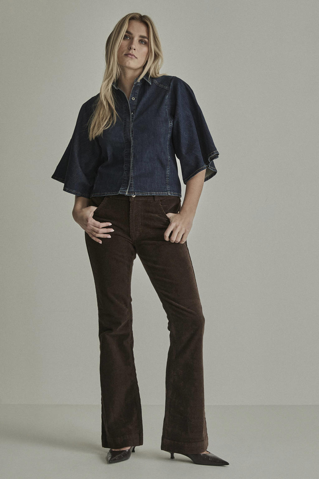 Bruine dames Para Mi corduroy flared broek met rits- en knoopsluiting en effen