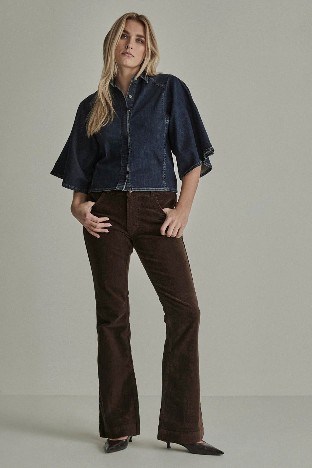 Bruine dames Para Mi corduroy flared broek met rits- en knoopsluiting en effen