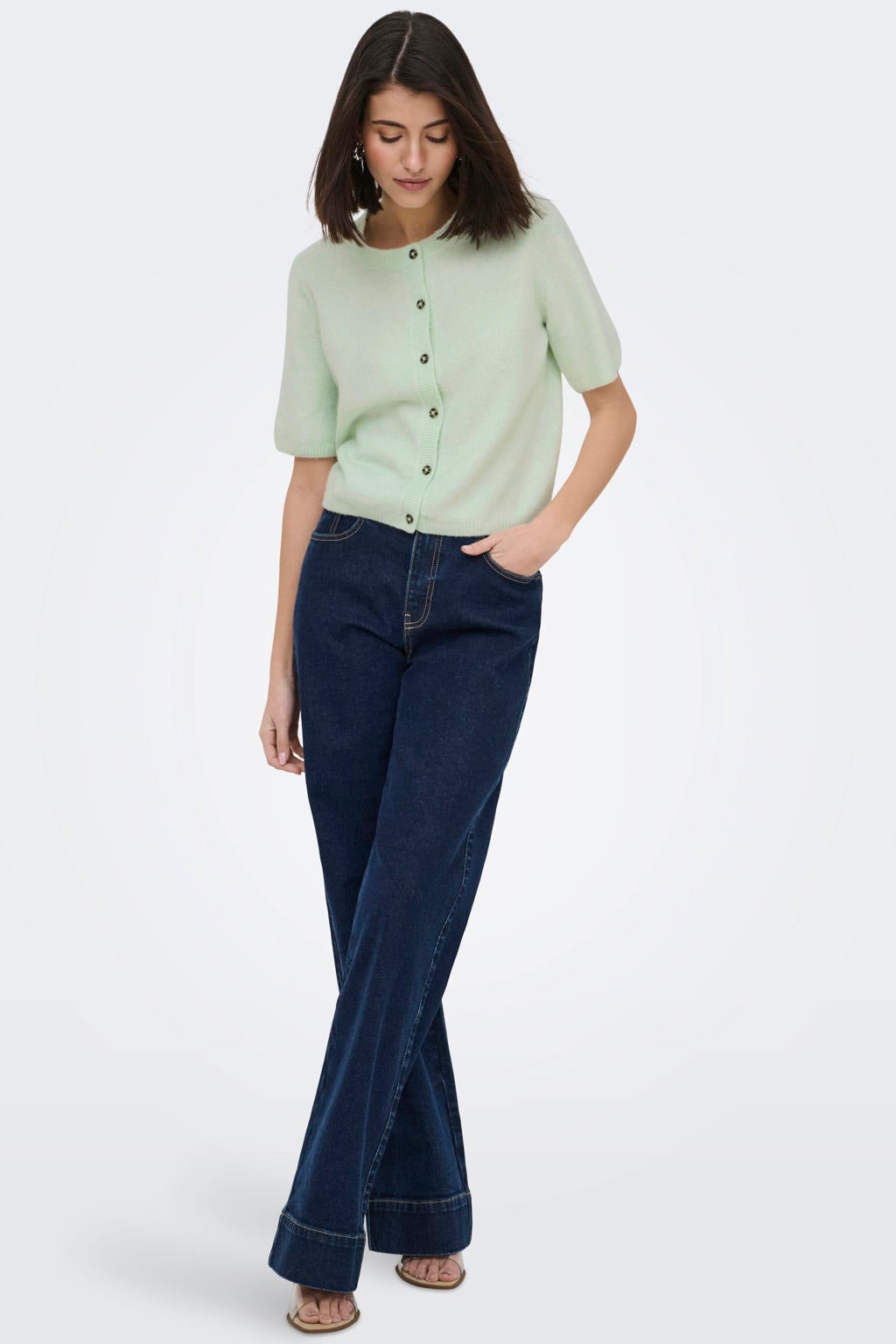 Lichtgroene dames JDY vest gebreid met effen, korte mouwen, ronde hals en knoopsluiting
