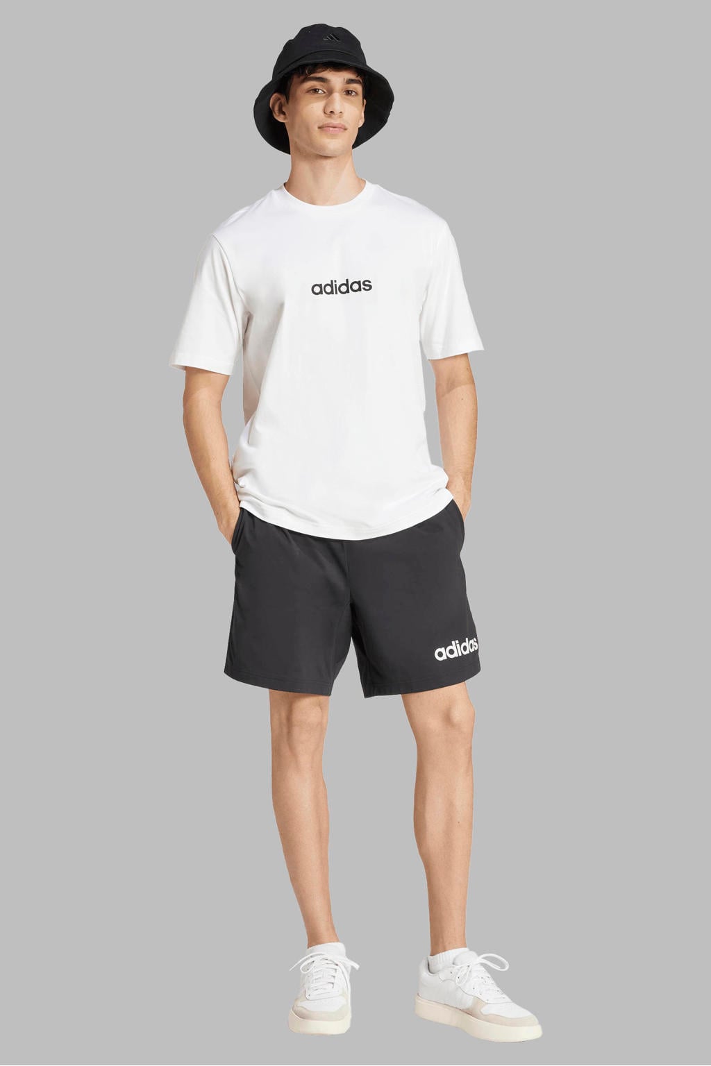 Witte heren adidas Sportswear regular T-shirt van katoen met logo dessin, korte mouwen en ronde hals