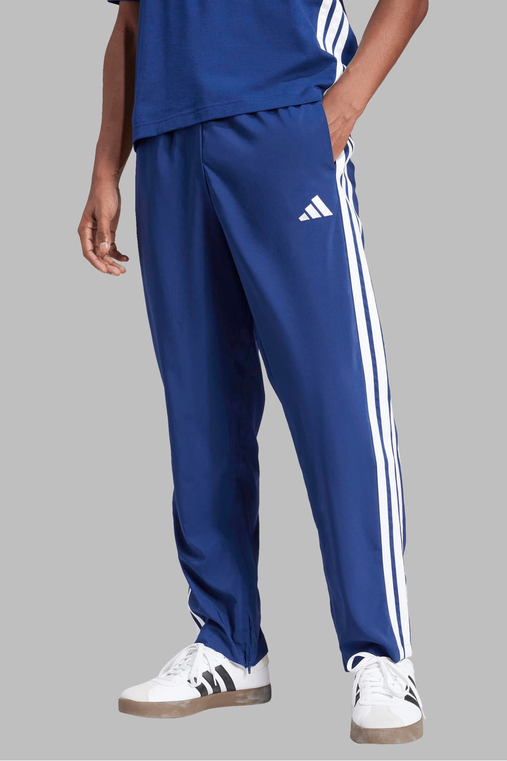 Blauw en witte heren adidas Sportswear trainingsbroek van polyester met regular fit, elastische tailleband met koord en effen