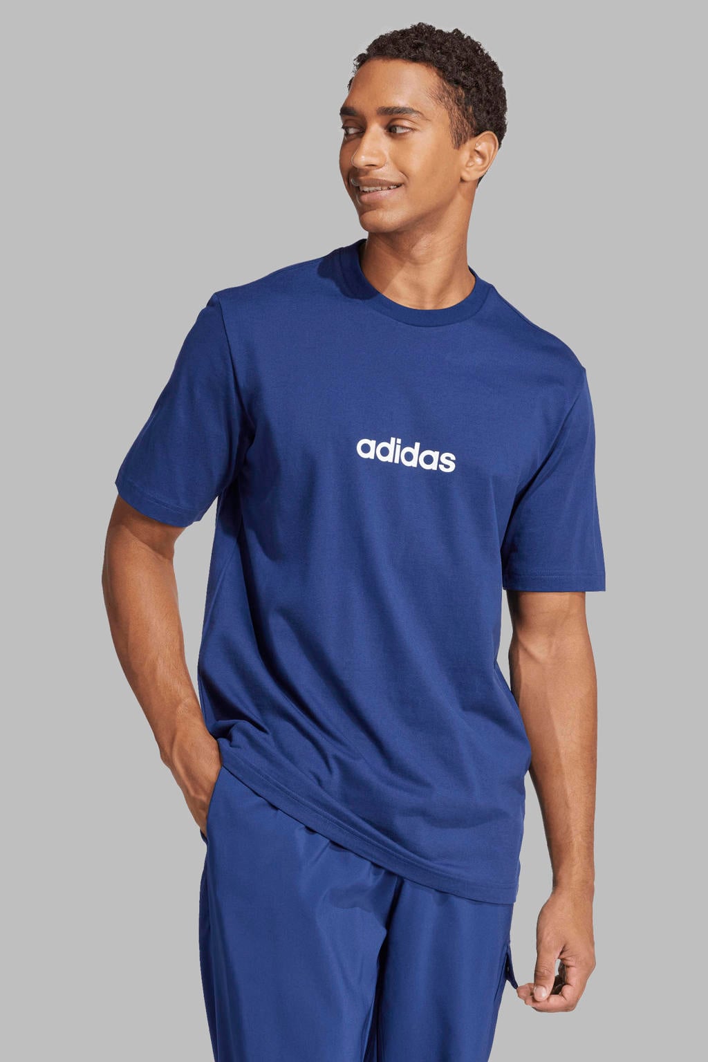 Blauwe heren adidas Sportswear regular T-shirt van katoen met logo dessin, korte mouwen en ronde hals